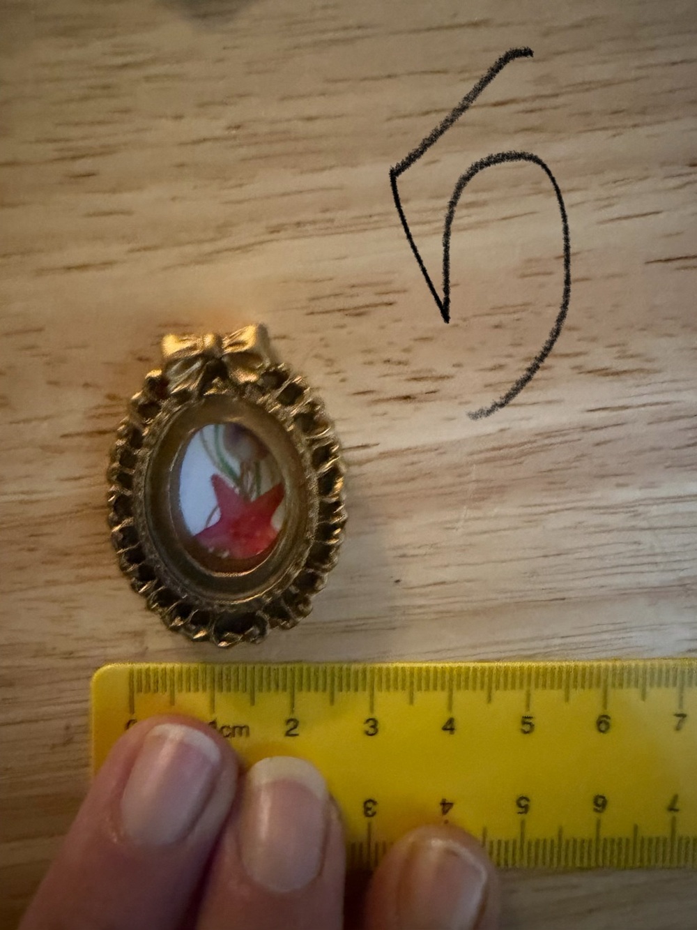 Vintage-Style Gold Oval Frame